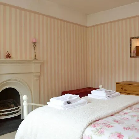 Holiday home Gilmore House *
